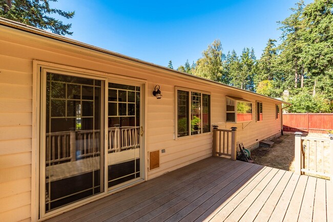 Building Photo - 3 Bed 2 Bath Home