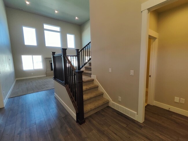 Building Photo - Spacious 6 Bed, 3.5 Bath Home in Clinton, UT