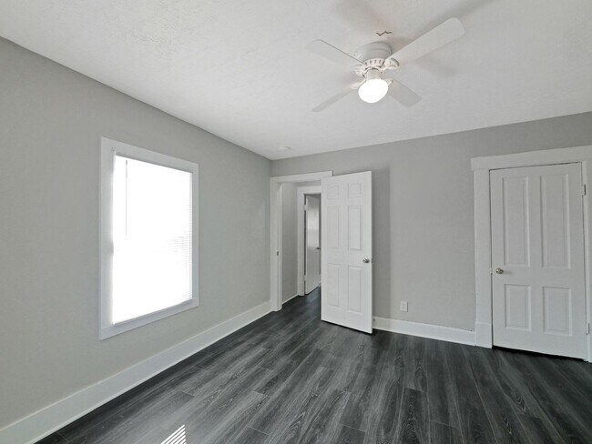 Building Photo - Newly Updated 2 Bedroom Home – Bright, Mod...