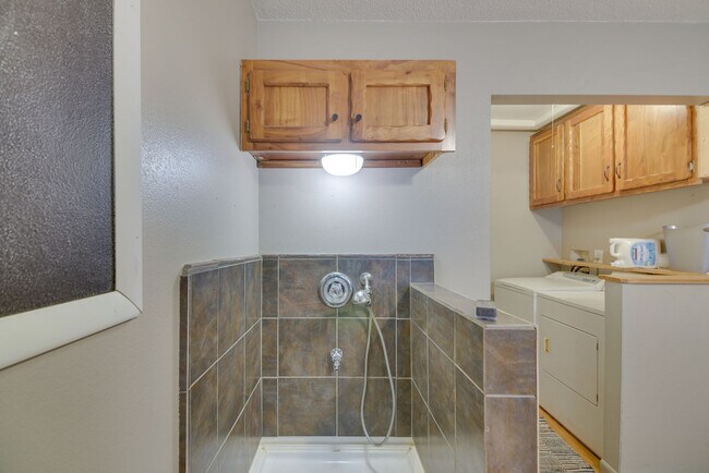 Building Photo - 465 Springmeadow Way