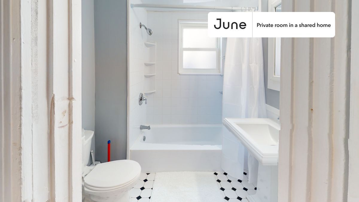 Building Photo - Room in Shared 7 bed/2 bath home