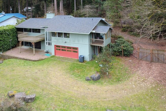 Building Photo - Private Bainbridge Island Retreat with Acreage & Modern Comforts
