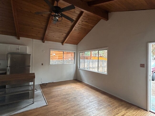 Building Photo - 275 Leonard Ln