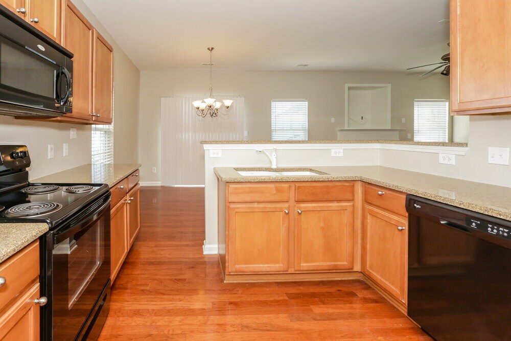 Building Photo - 6415 Glenolden Dr