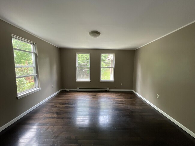 Building Photo - 108 Tower St