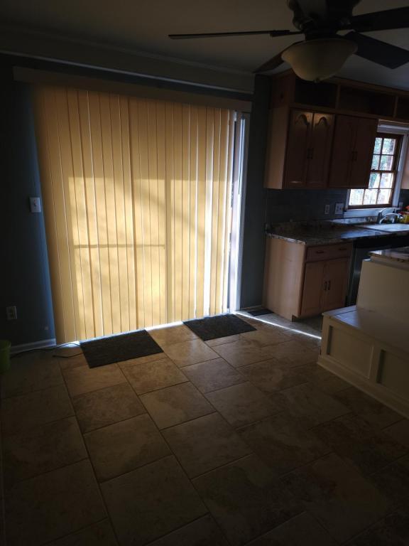 Building Photo - 4 Belle Cir