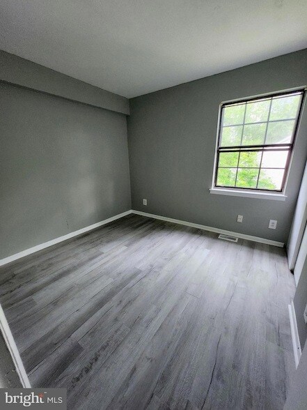 Building Photo - 109 Chaucer Rd
