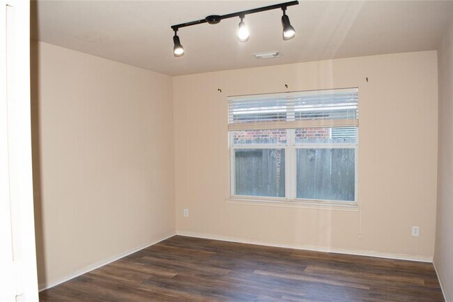 Building Photo - 100 San Simeon Dr