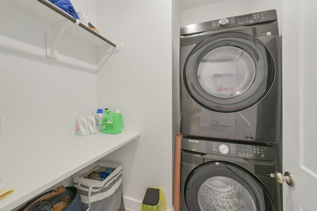 Building Photo - 7834 Swooping Swallow Ln