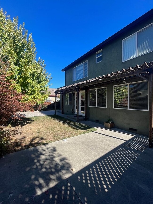 Building Photo - Updated 4 Bedroom 3 Bathroom Single Family...