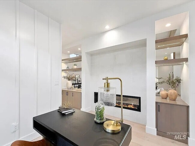 Building Photo - Custome build in Movado Estates