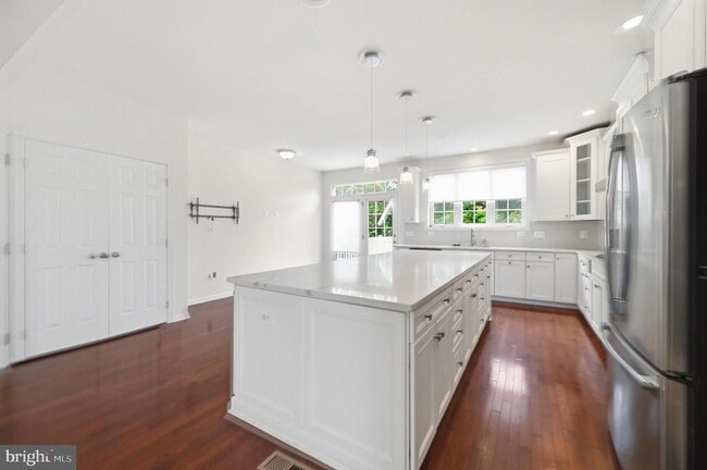 Building Photo - 24267 Purple Finch Dr