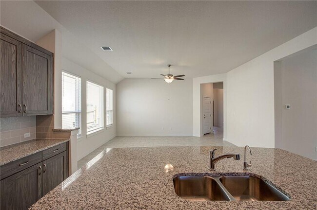 Building Photo - 608 Saturnia Dr