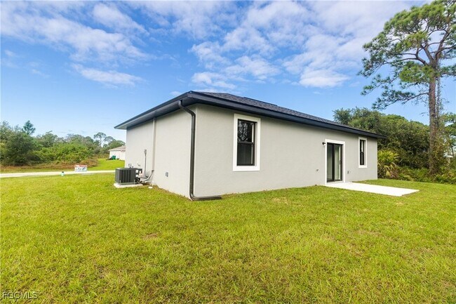 Building Photo - 6027 Pecan Cir