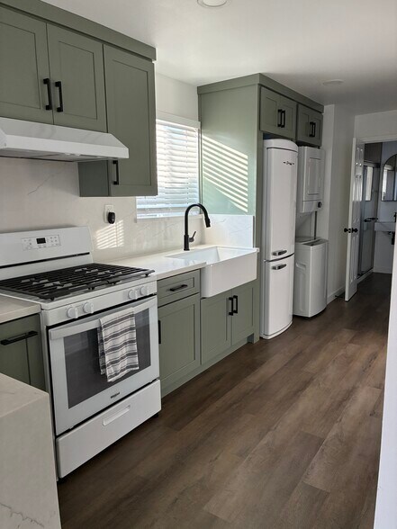 Building Photo - 2739 E Adams St