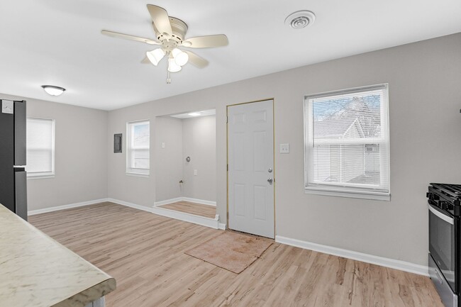 Building Photo - 3 Bedroom 1 Bathroom House for Rent!