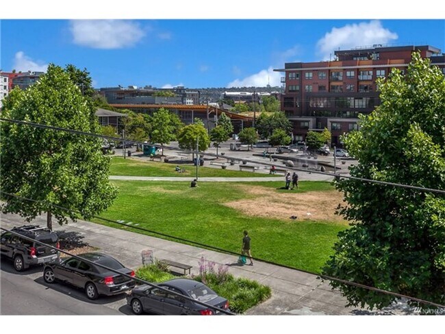 Building Photo - 2bd/1.75ba Seattle Condo