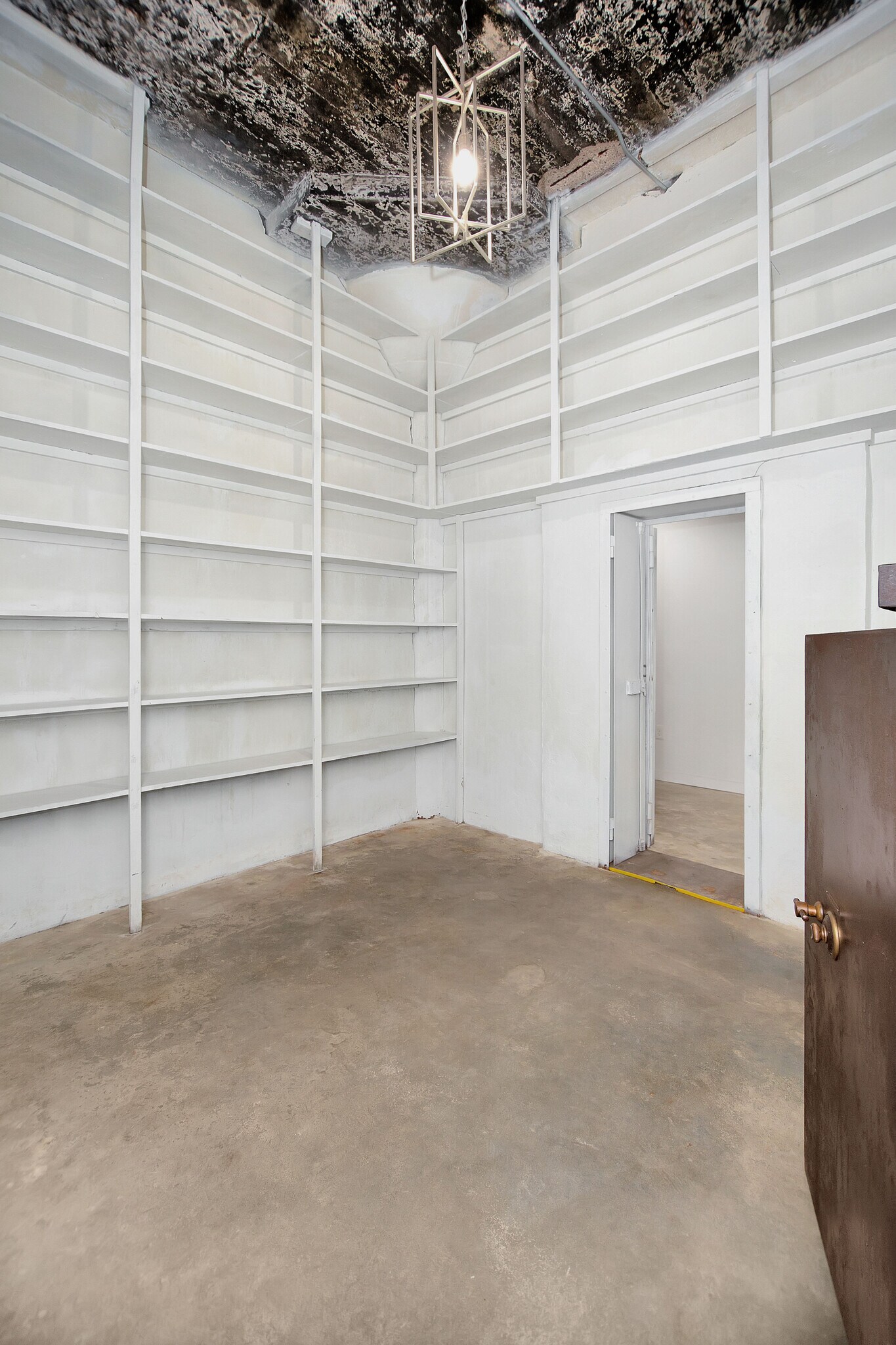 Building Photo - 470 Brainard St