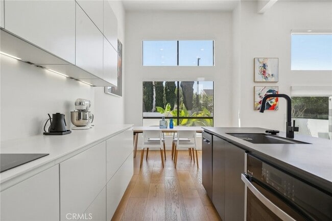 Building Photo - 15 Waterway