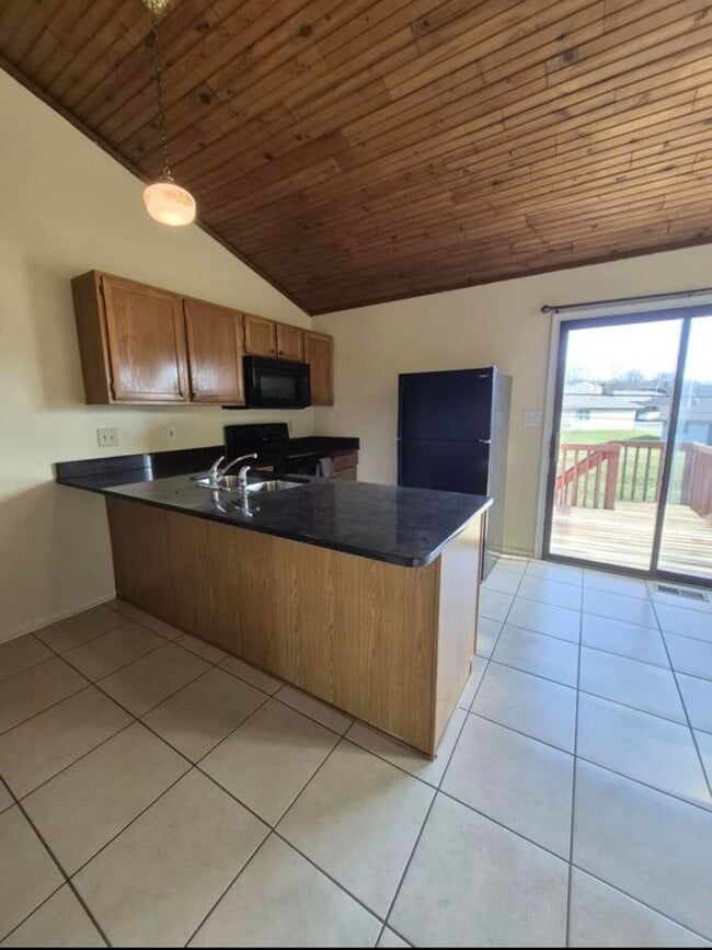 Building Photo - 1400 Hartland Woods Way