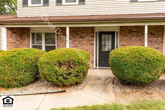 Building Photo - 5005/5007 Vermont Ln.
