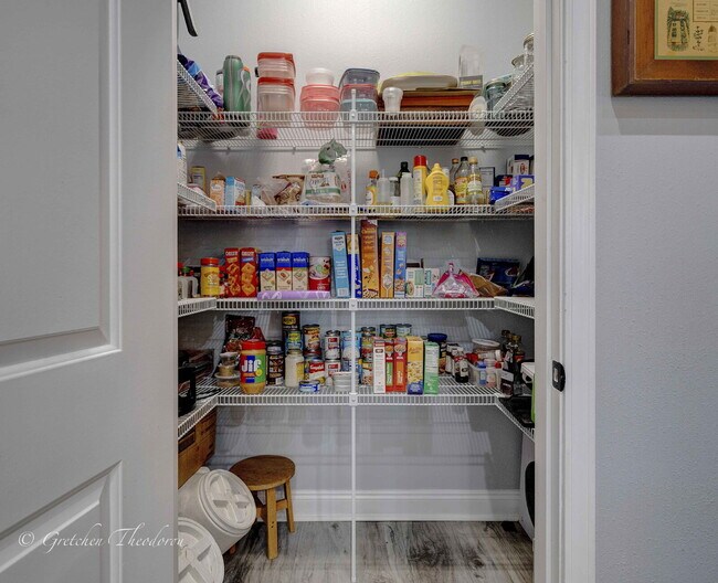 Building Photo - "Charming 3-Bedroom Oasis with 2 Baths and...