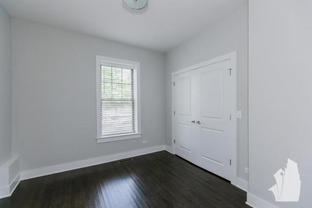 Building Photo - 2 bedroom in Chicago IL 60657