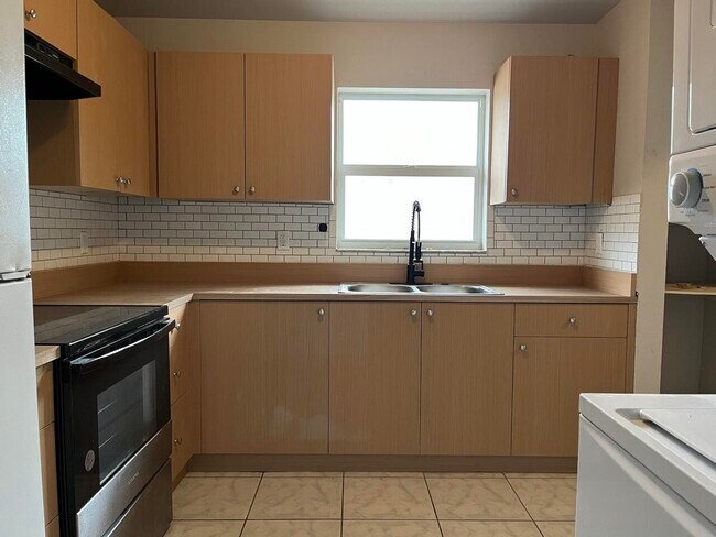 Building Photo - 915 S N St