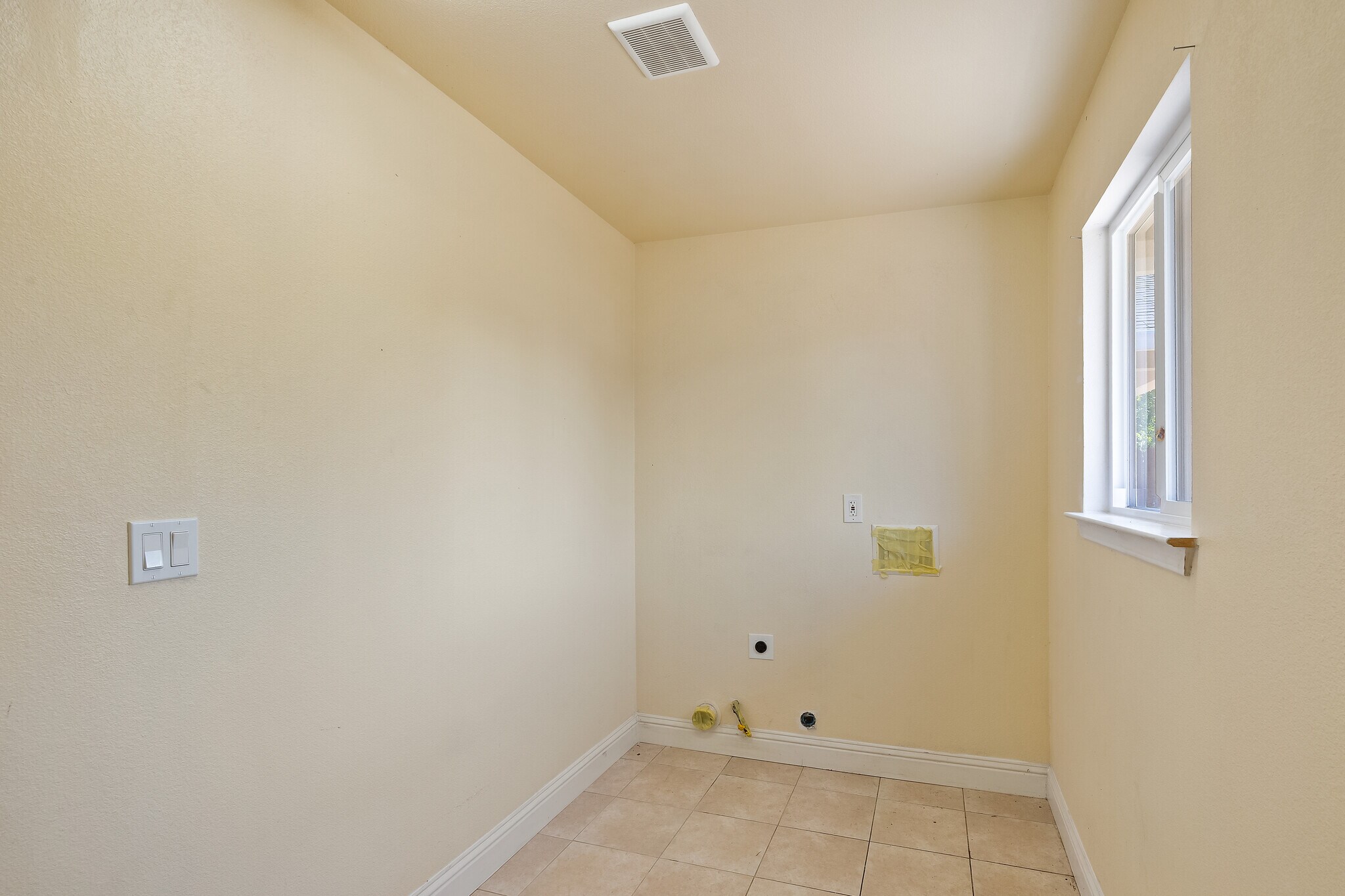 Building Photo - 3910 San Carlos Way