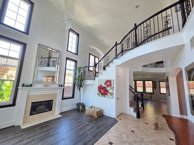 Building Photo - Large 4 Bedroom Home in Rolling Hills Ranch!