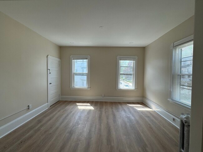 Building Photo - 180 Richmond St