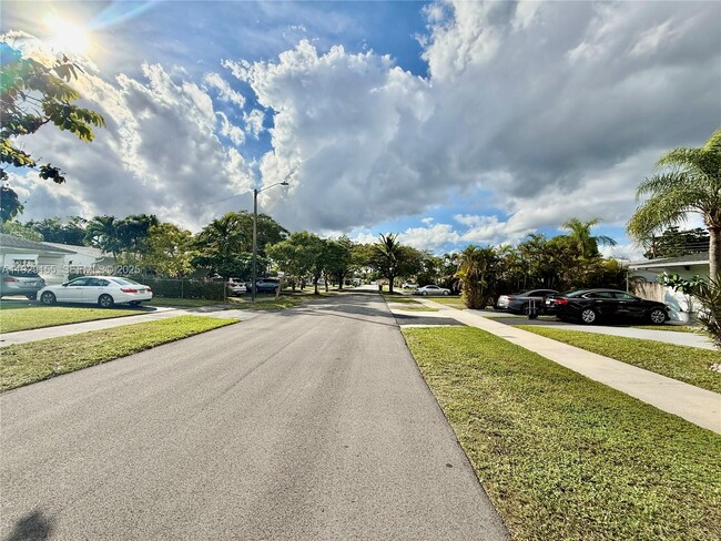 Building Photo - 8855 SW 17th Terrace