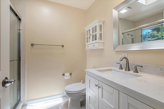 Building Photo - Available for July 1st Move In