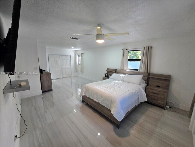 Building Photo - 11578 NW 39th Pl