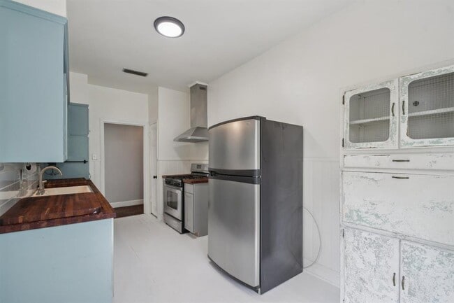 Building Photo - 308 Taylor Rd