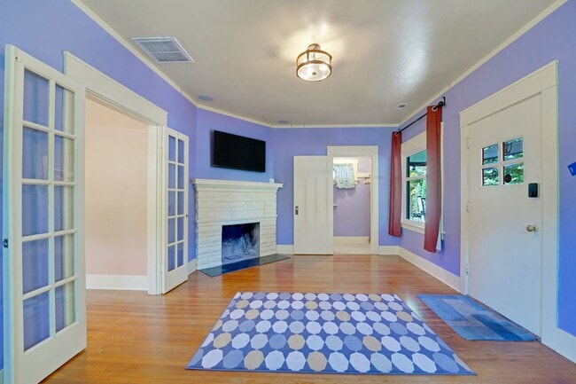 Building Photo - Vibrant Seattle Home-6 mo. lease available!