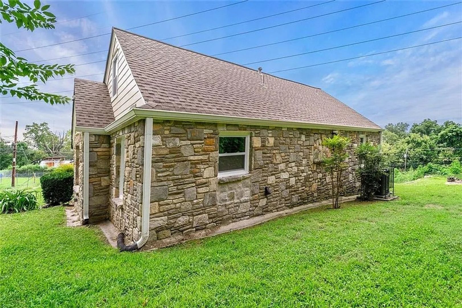 Building Photo - 323 Anderson Ave NW