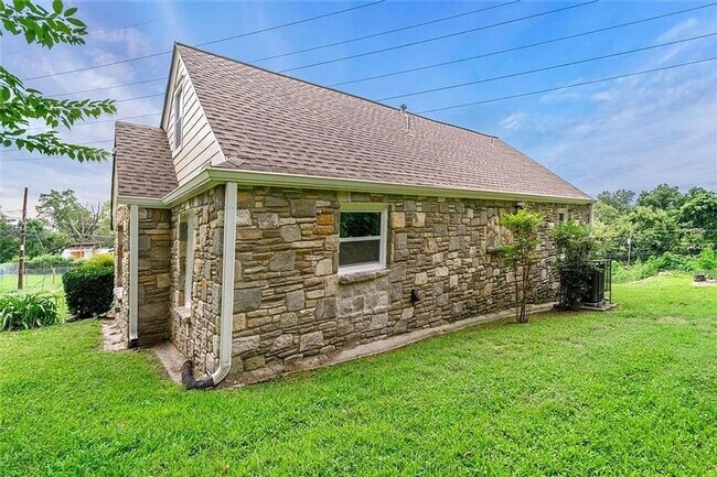 Building Photo - Charming 3BR House in Atlanta