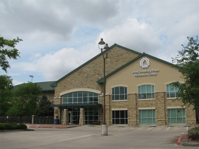 Building Photo - 4008 Tennyson St