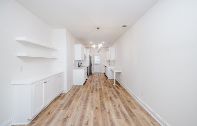 Building Photo - 402 Manly Way