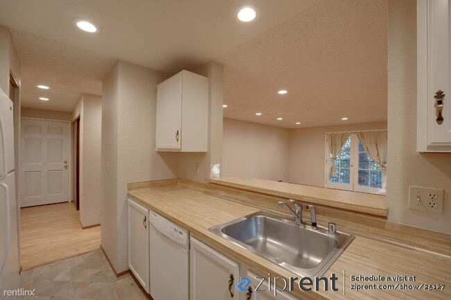 Building Photo - 2 br, 2 bath Condo - 8006 146th Avenue Nor...