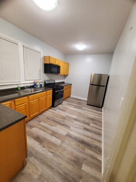 Building Photo - 12 Fairchild Pl