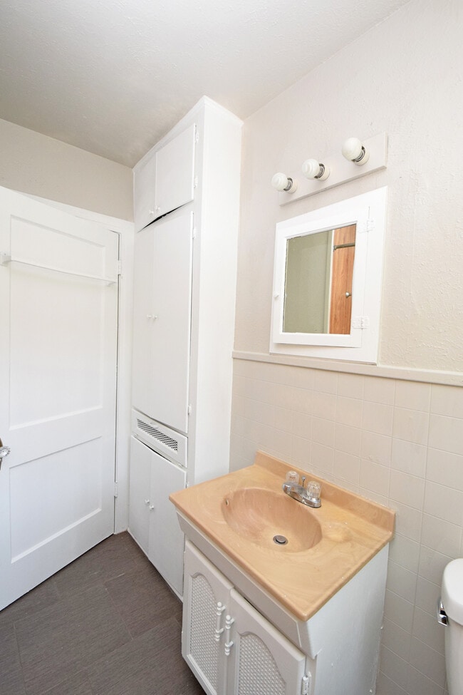 Building Photo - Cherrywood Charmer! 2/1 Avail for August!