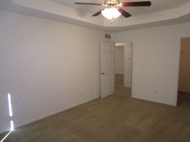 Building Photo - 1725-1727-1727 Louise Cir