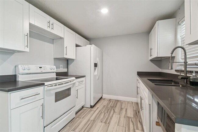 Building Photo - 3679 Sugarcreek Dr