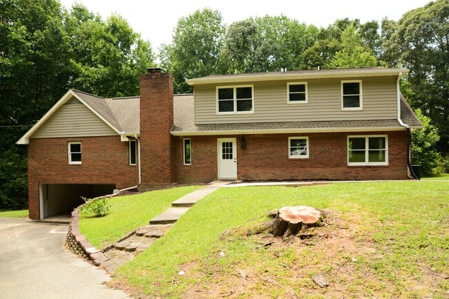 Primary Photo - 3 Bed, 2 Bath Home in Flowery Branch, GA