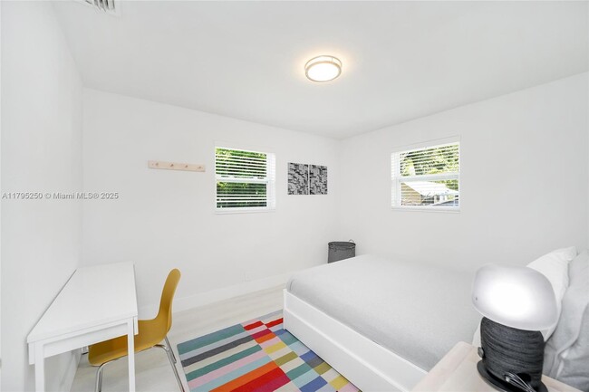 Building Photo - 6210 SW 59th Pl