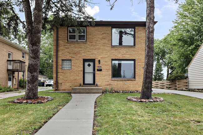 Building Photo - 1462 S 97th St