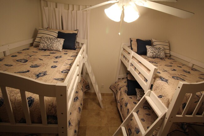 Building Photo - 9420 Seawall Blvd