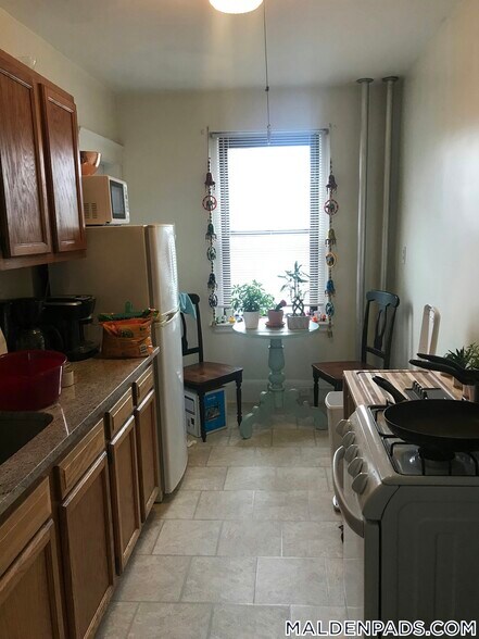 Building Photo - 349 Pleasant St